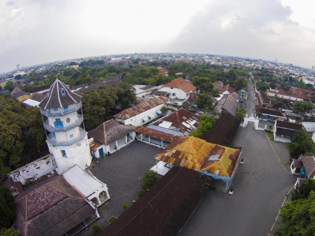 Monoloog Hotel Surakarta (Solo)